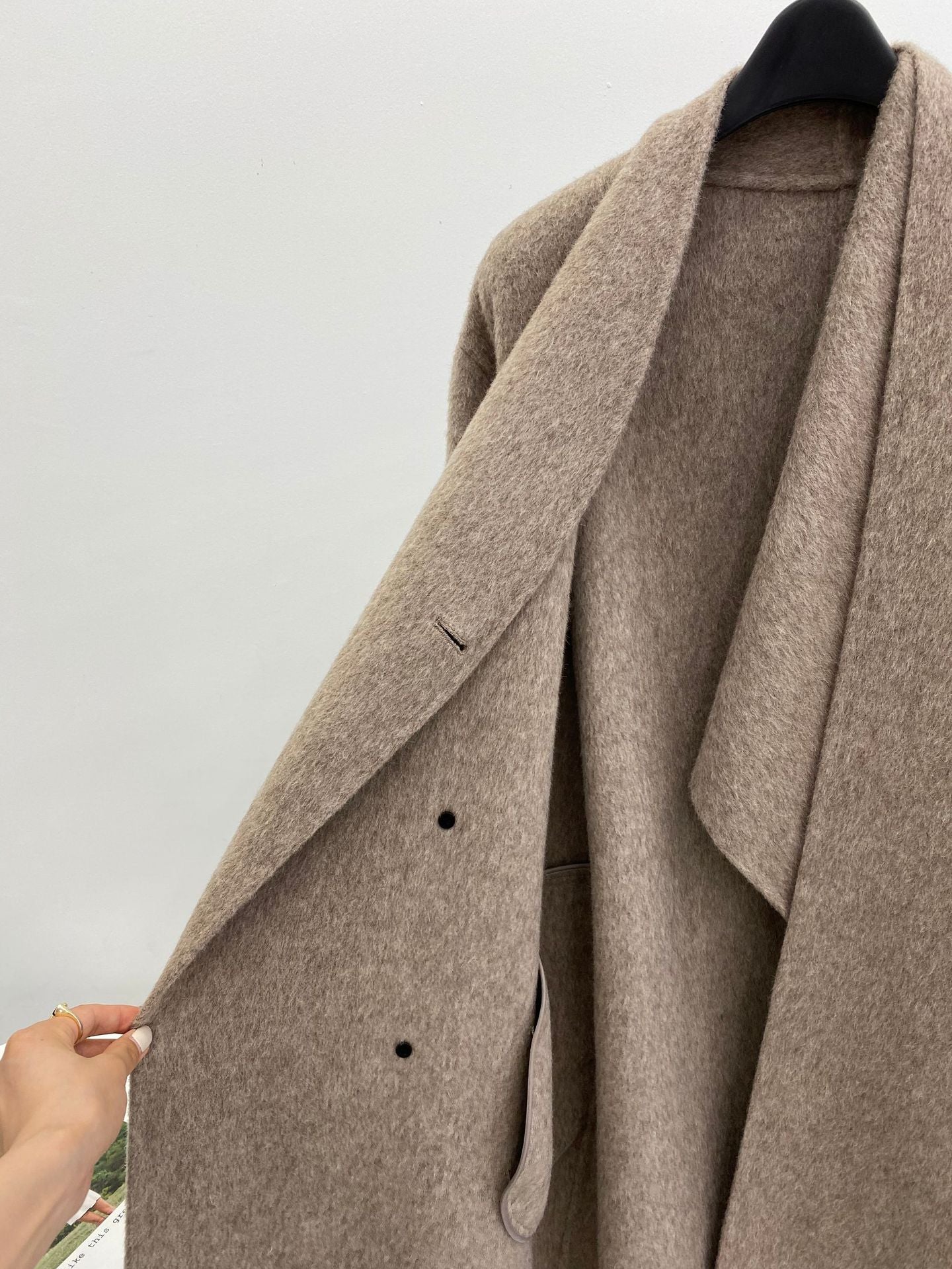 韓国ファッション SELCA-スカーフ風ダブルボタンロングコート-2023aw-ou44-043