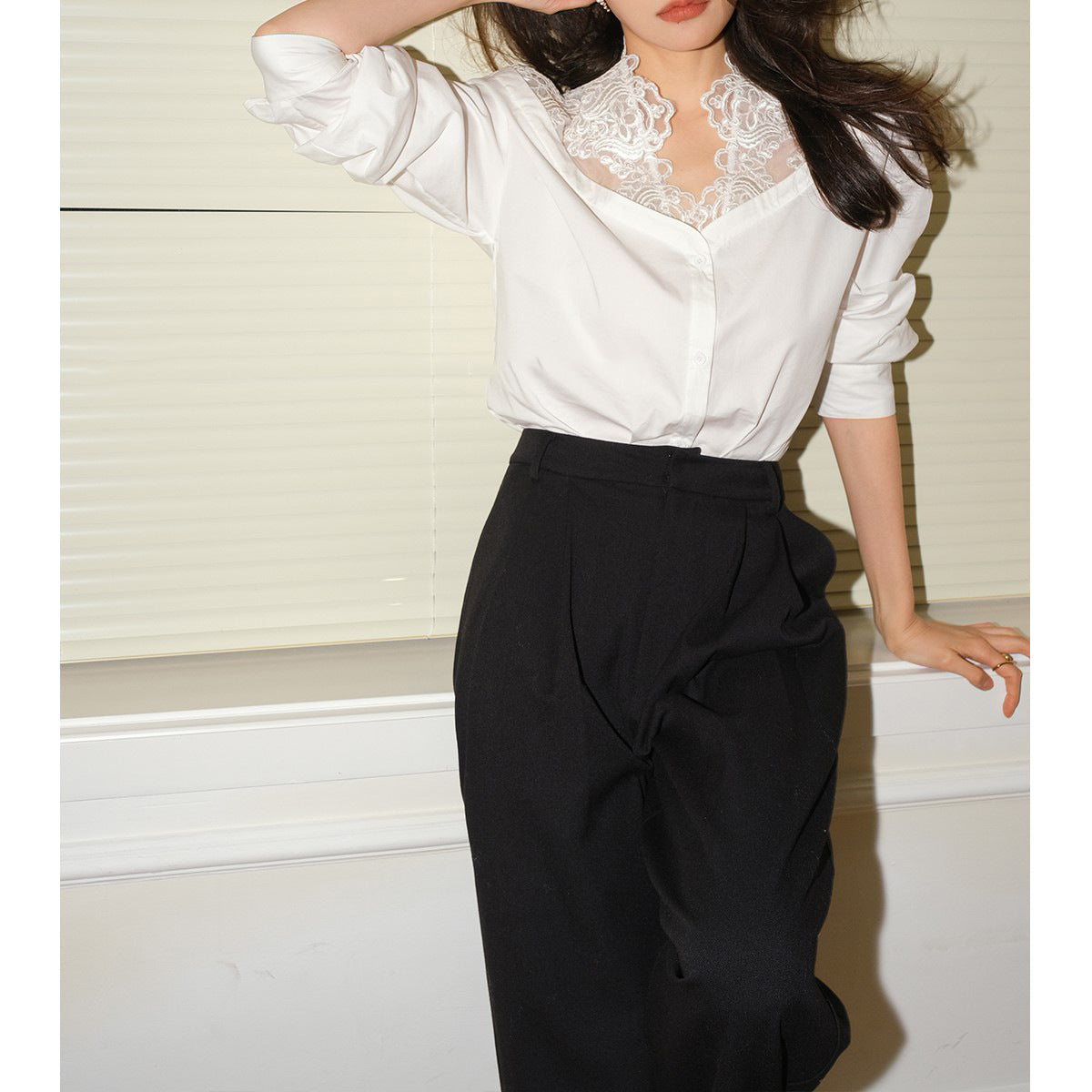 韓国ファッション SELCA-フレンチレースホワイトシャツ-2024ss-0033-02