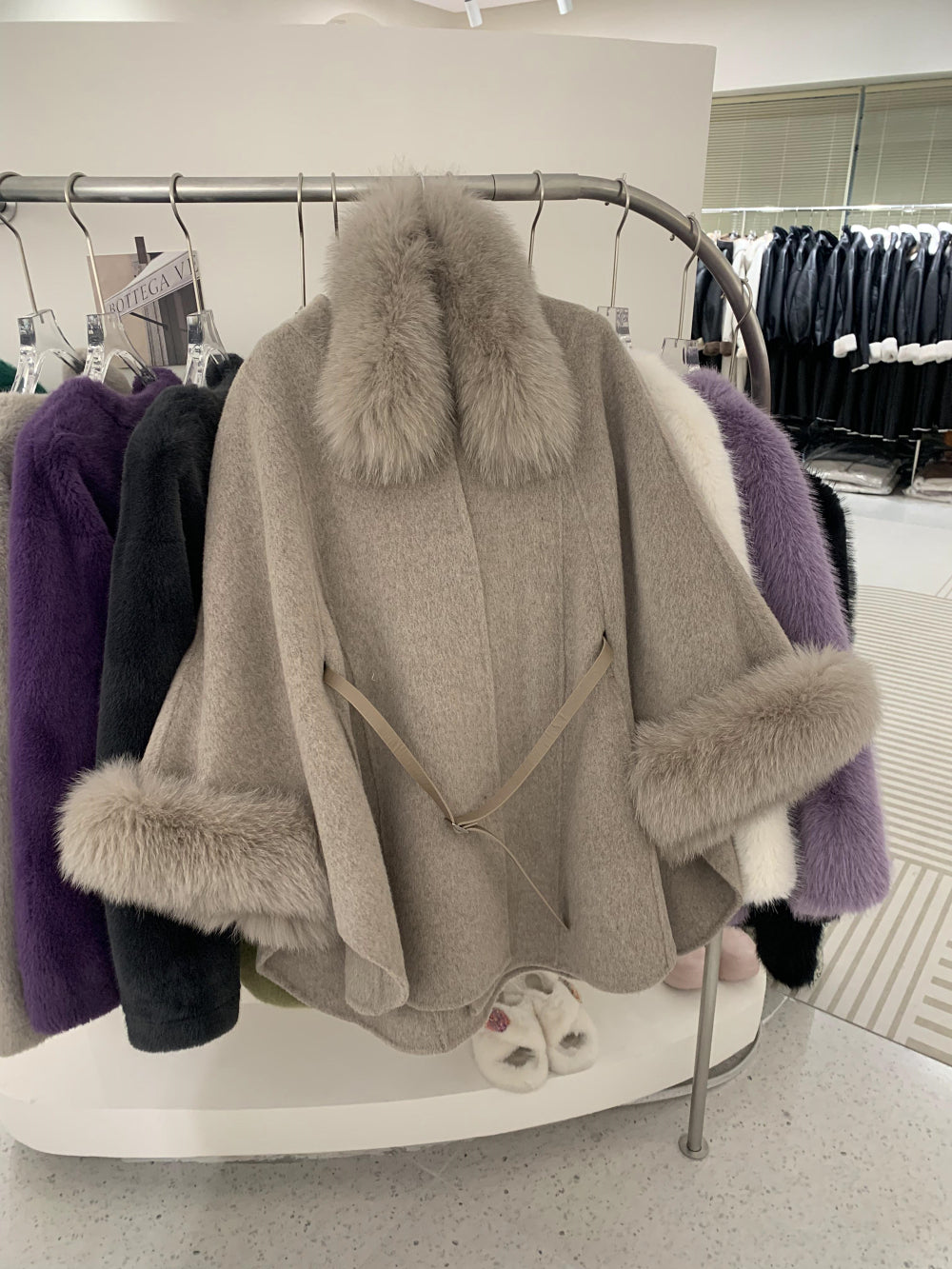 韓国ファッション SELCA-ファーカシミアウールケープコート-2023aw-ou39-018